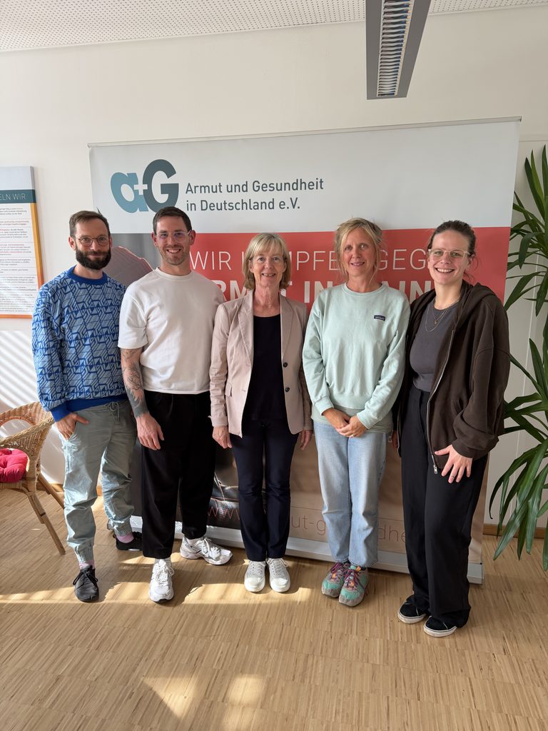 v.l.n.r.: Jari Trabert, Geschäftsstelle a+G; Sebastian Maaßen, Ambulanz a+G; Doris Ahnen, Finanzministerin RLP; Nele Wilk, Clearingstelle Krankenversicherung RLP; Katharina Holl, Wohnen + Genesen a+G. (Foto: Elisa Biegner, Referentin für Presse- und Öffentlichkeitsarbeit, Ministerium der Finanzen Rheinland-Pfalz)